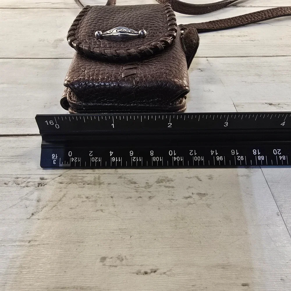 Brighton Bronze Pebbled Leather Crossbody Cell Phone Wallet Purse Silver‎ Scroll